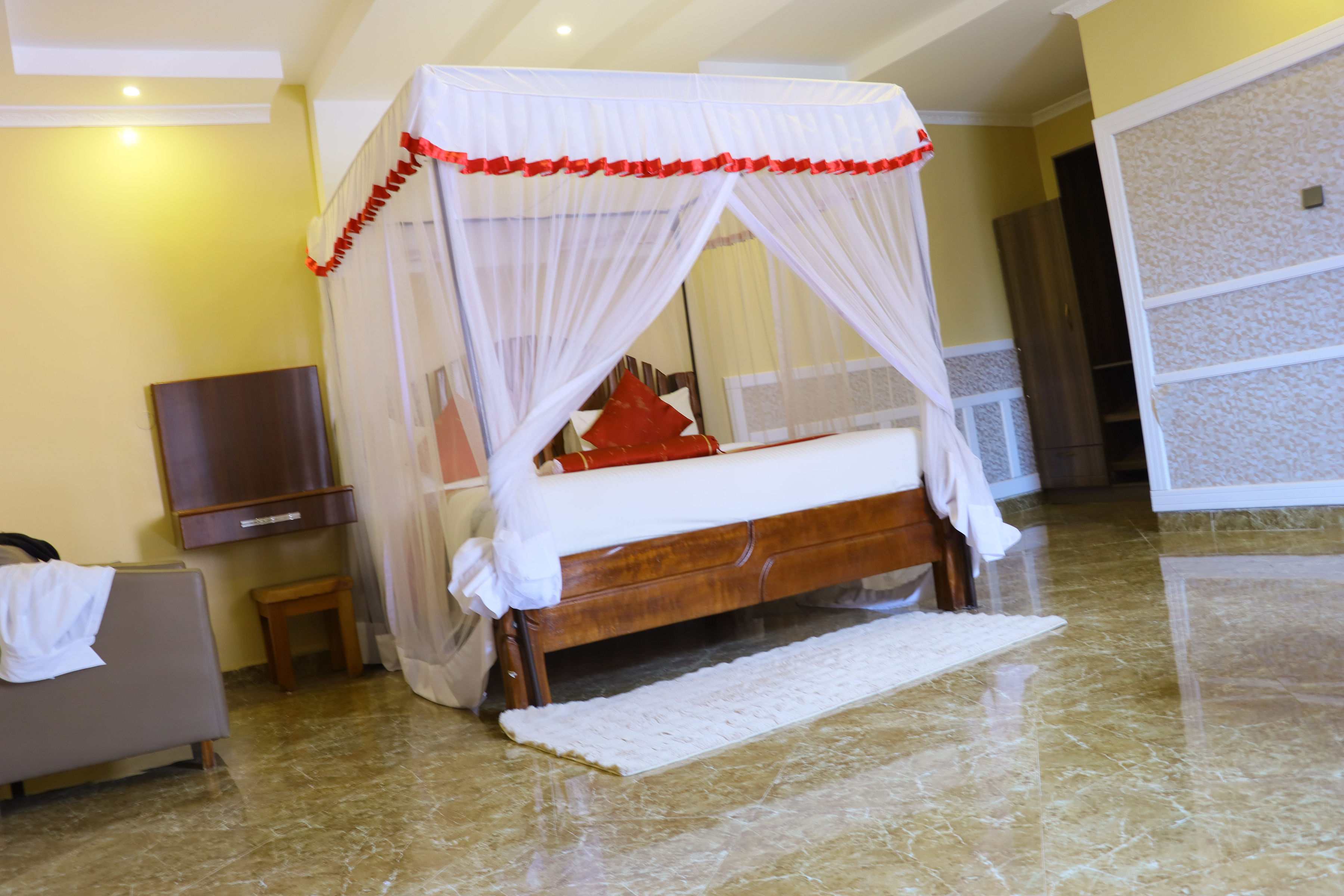 Famous Gates Hotel — Mogogoshiek — photo 7
